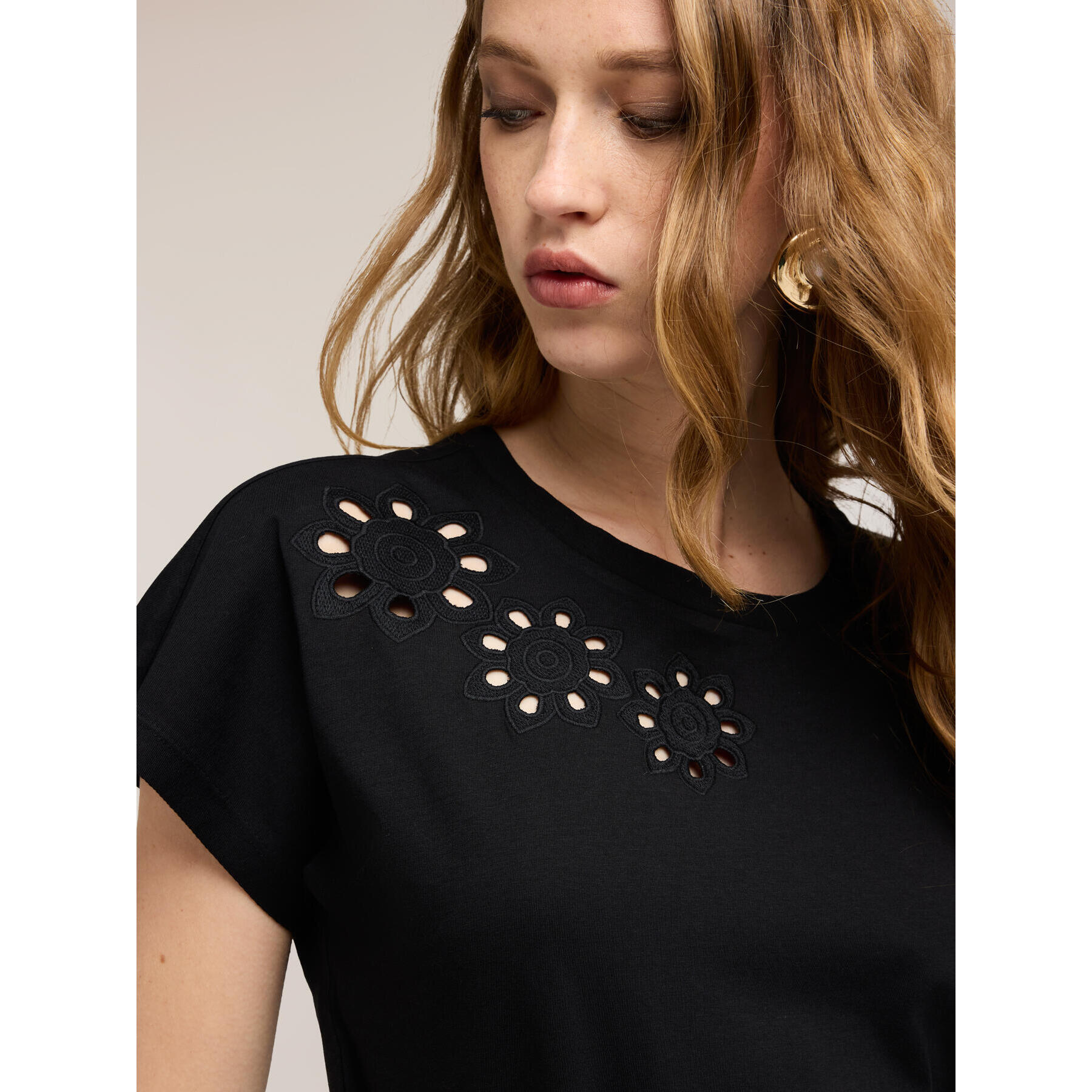 Motivi - T-shirt con lavorazioni floreali - Nero