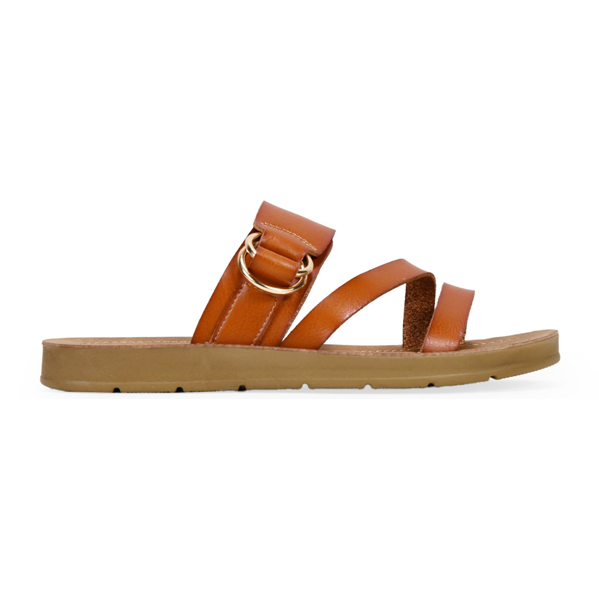 Sandalias planas marrones con argollas metálicas