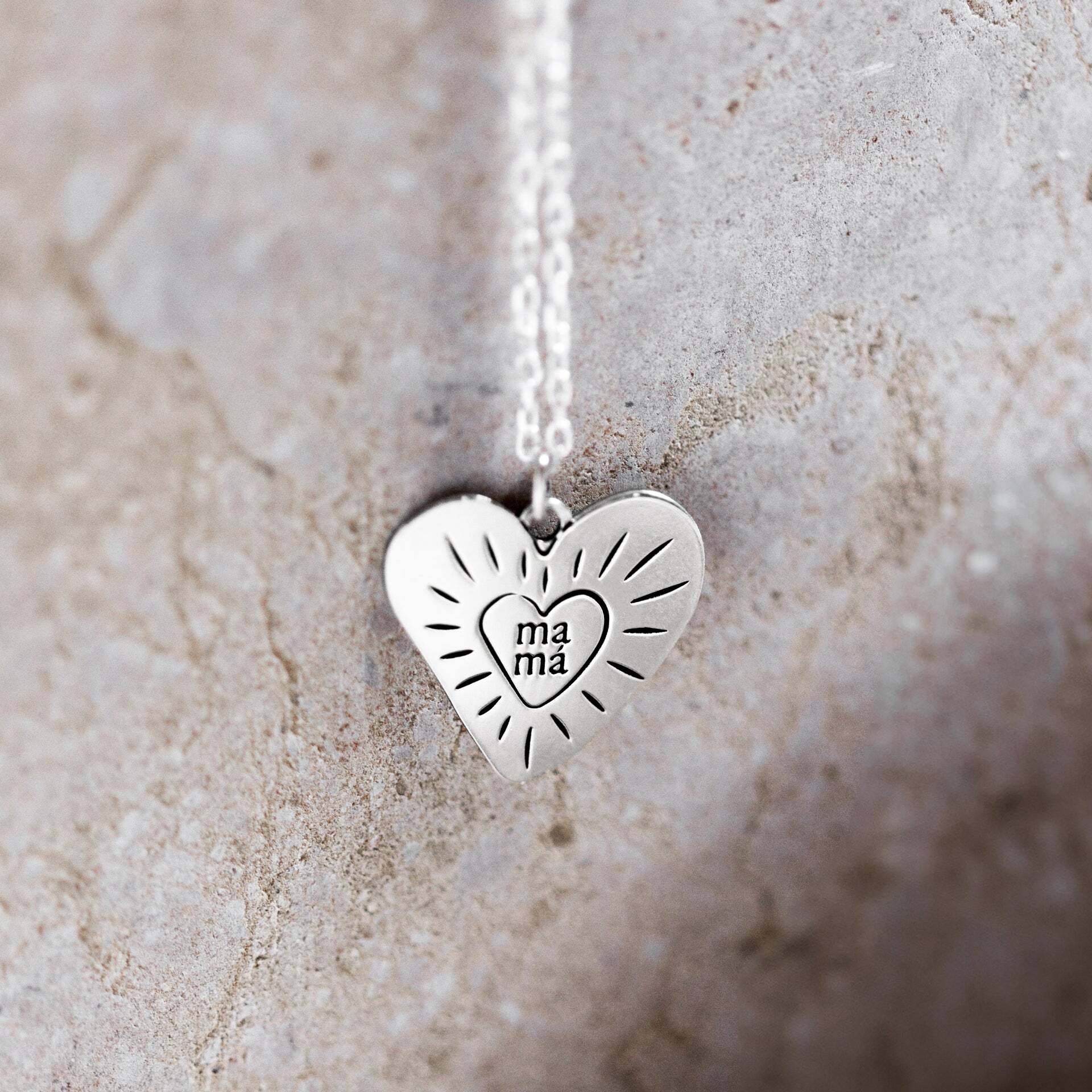 Collar "Mamá" corazón