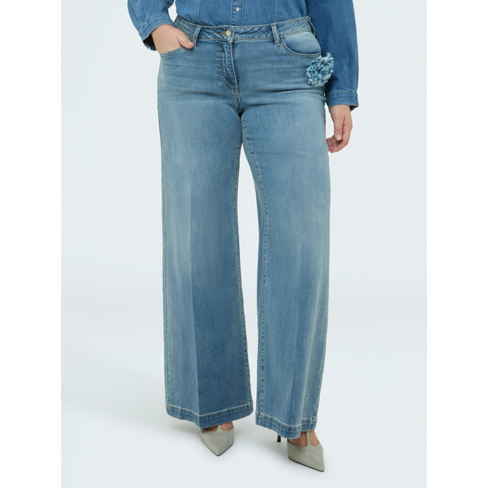 Fiorella Rubino - Jeans Wide Leg con applicazione floreale - Azzurro