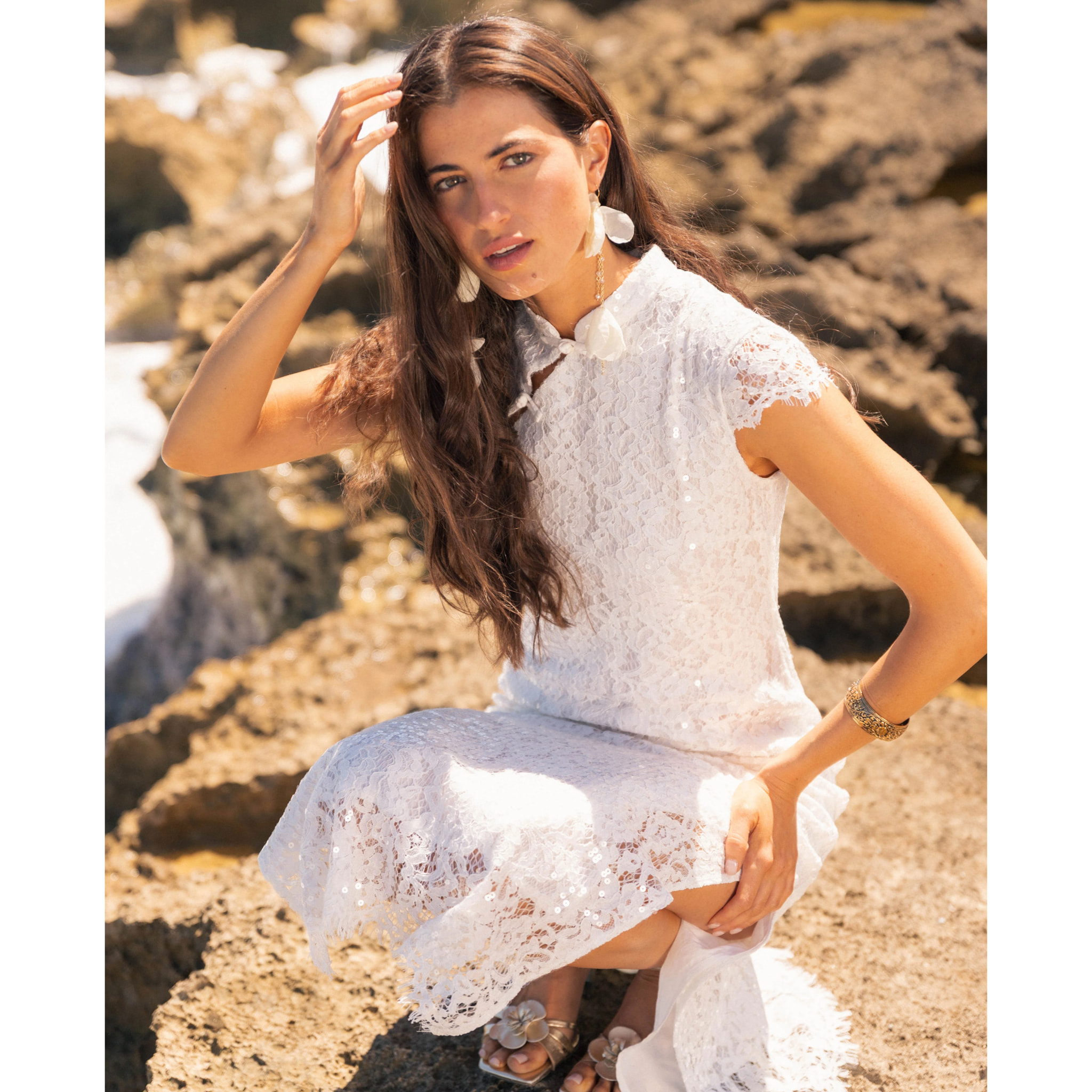 Vestido midi de encaje con lentejuelas