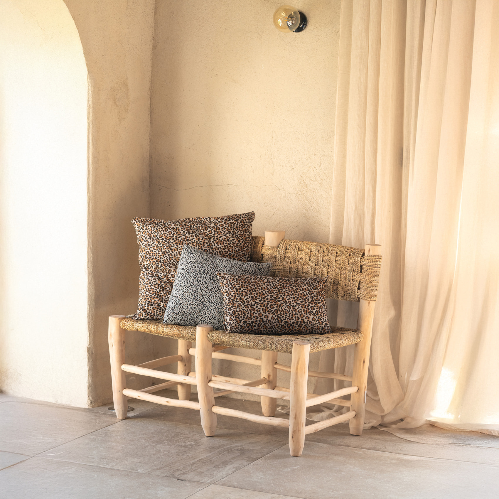 Tissu jacquard ameublement  motif panthère - Ecru