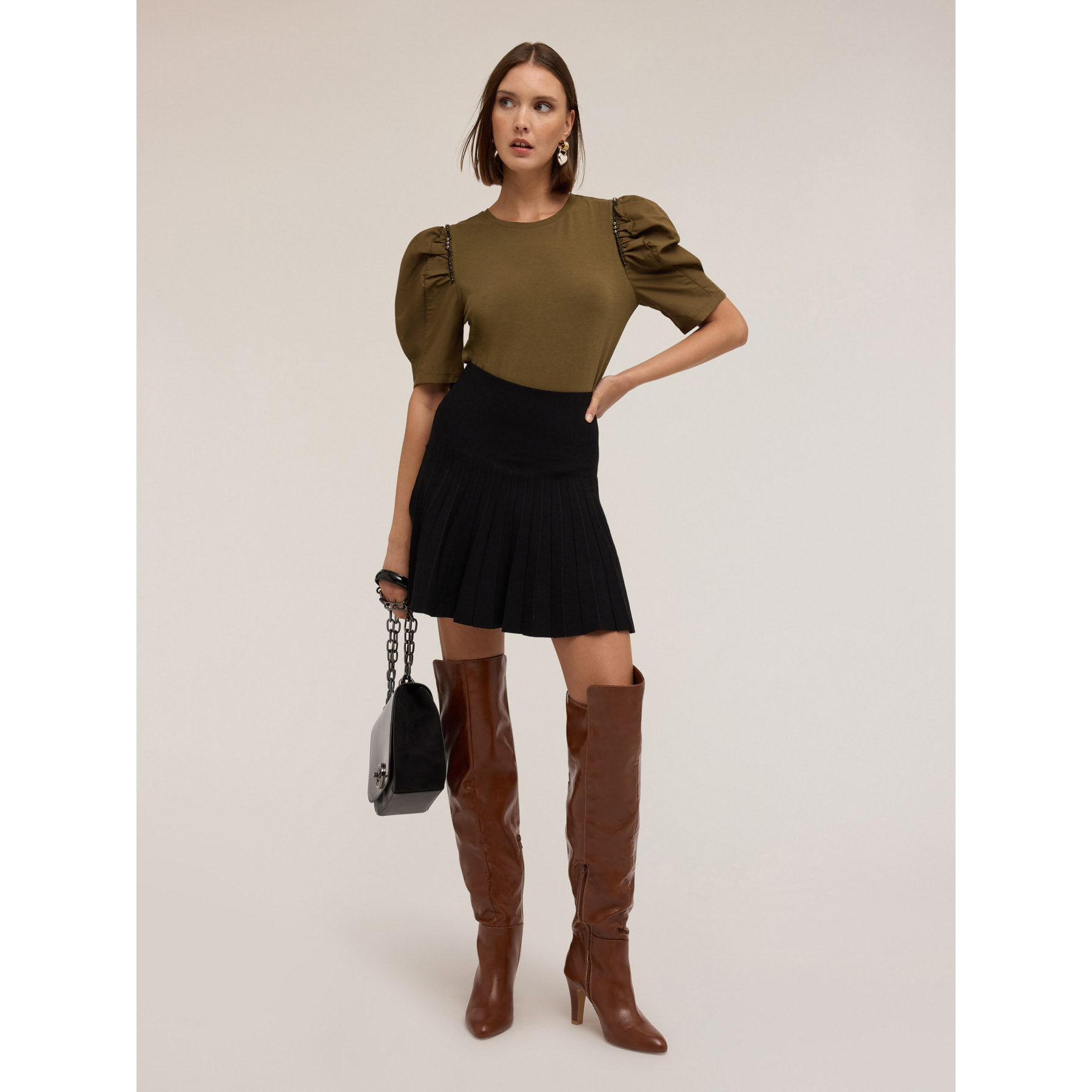 Motivi - T-shirt con maniche a sbuffo e pietre - Verde militare