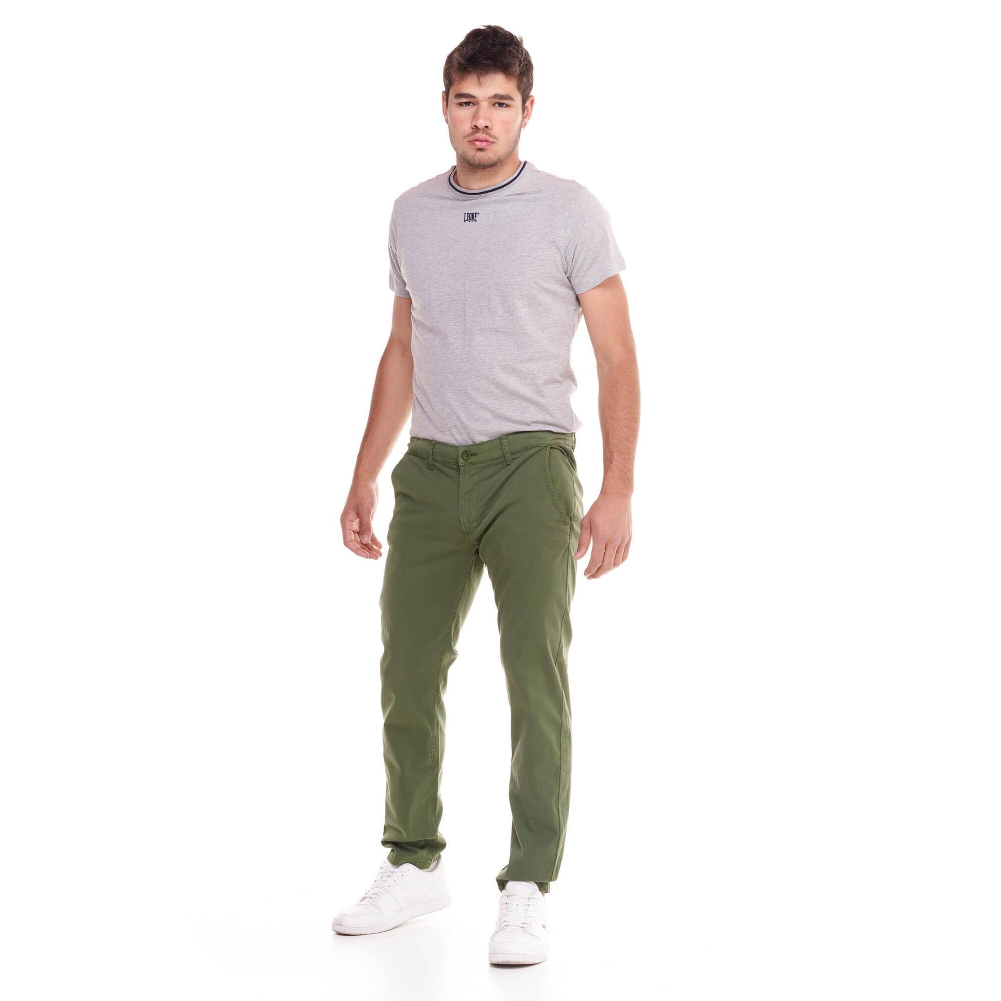Pantalón chino minimalista para hombre.