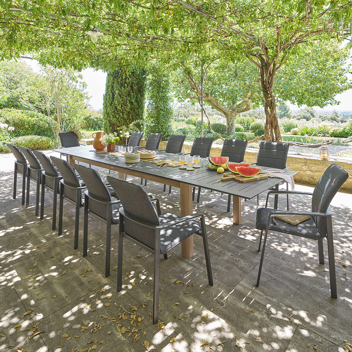 Table de jardin extensible rectangulaire "Miceira" graphite & honey 14 places en aluminium