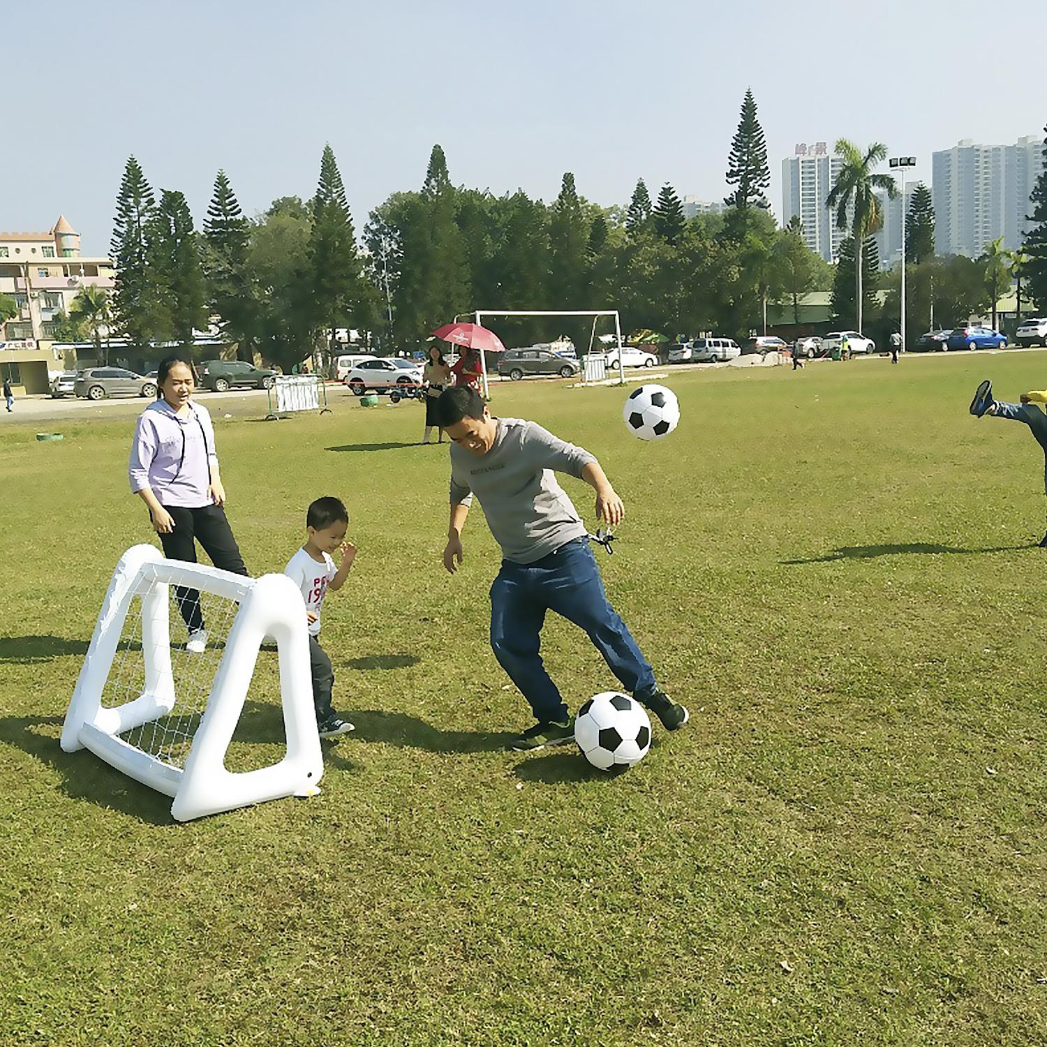 Porta da calcio e pallone gonfiabili. 160x105 cm.