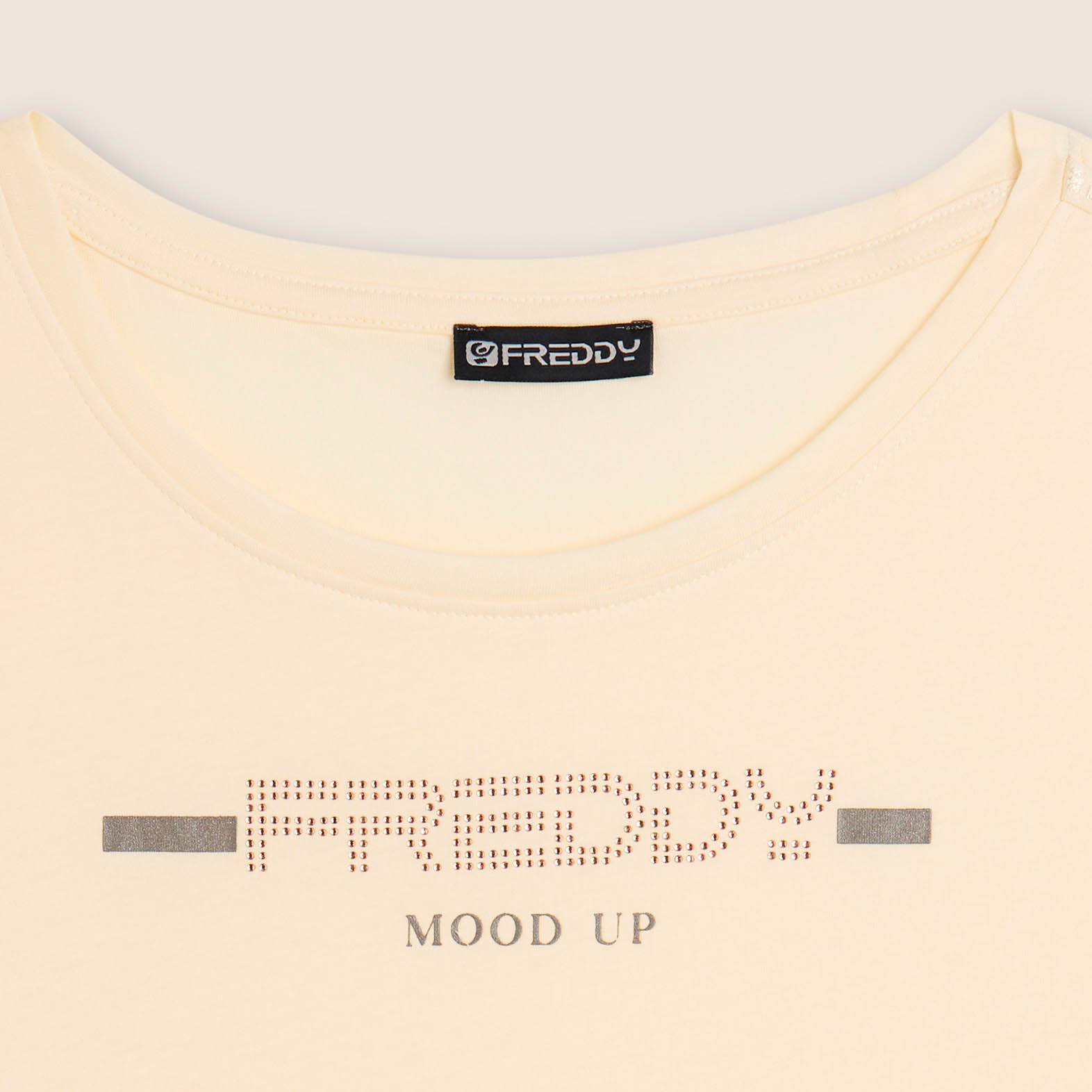 T-shirt da donna con strass e banda logata sulle spalle