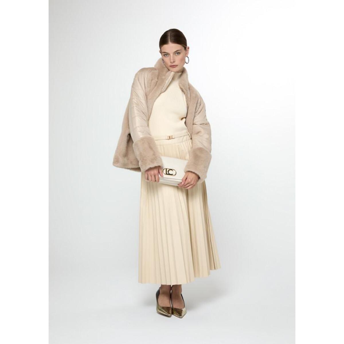 Cappotto combinato di piume di pelliccia