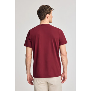 Camiseta color granate básica de cuello redondo con detalle bordado