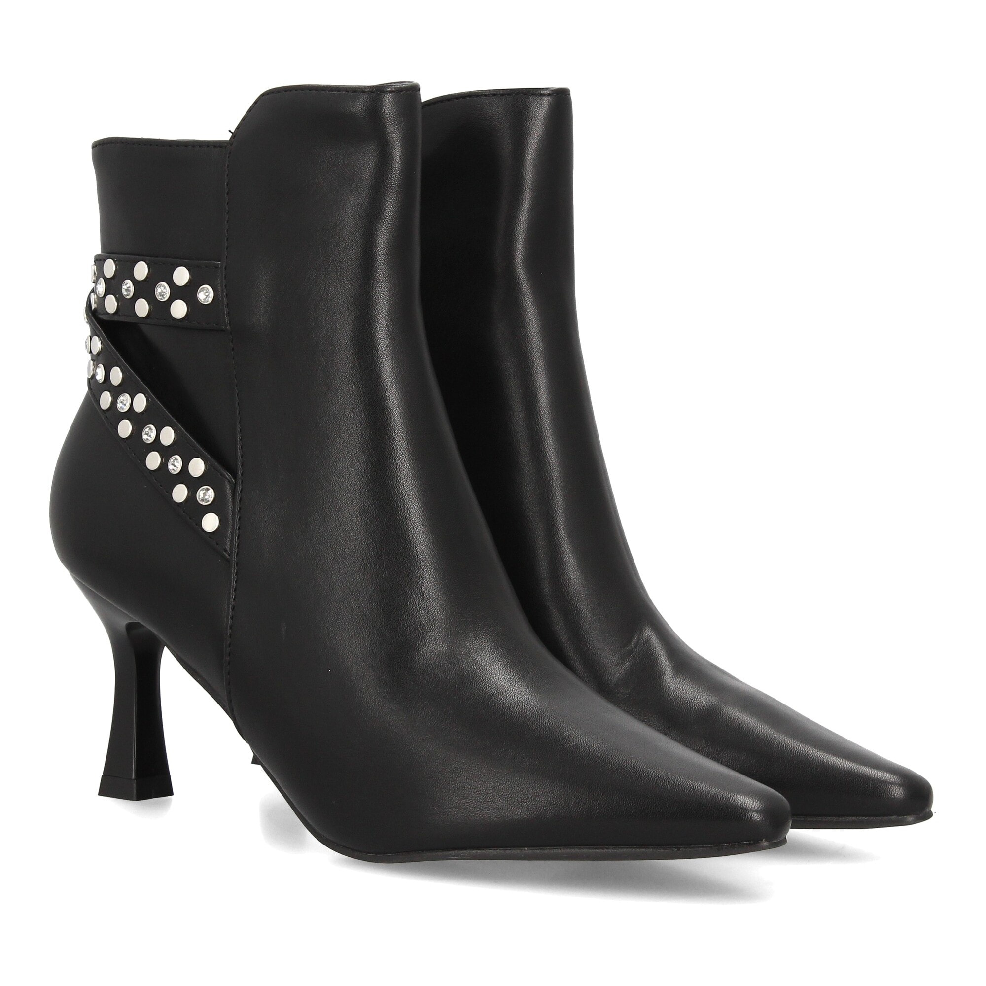 Botines elegantes con tachuelas y tacón fino