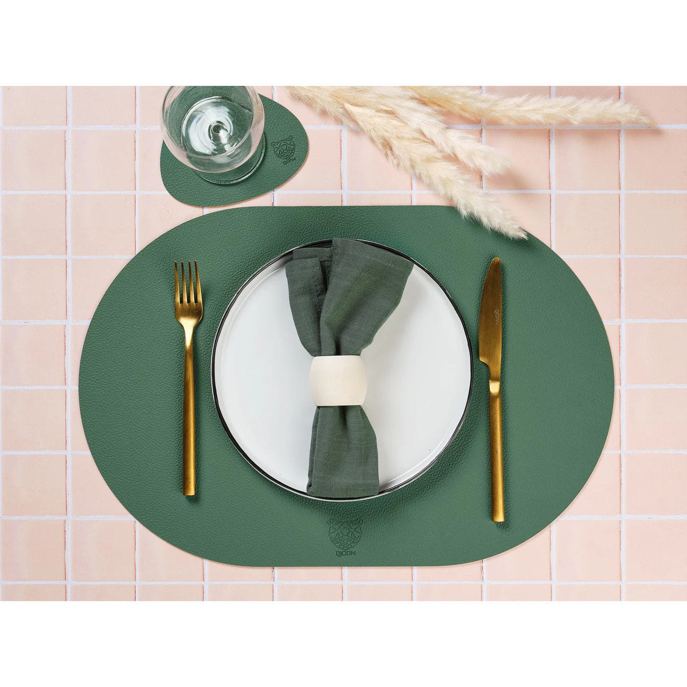 Set de table ovale réversible - 6 pièces - Cuir recyclé jaune moutarde et vert sapin
