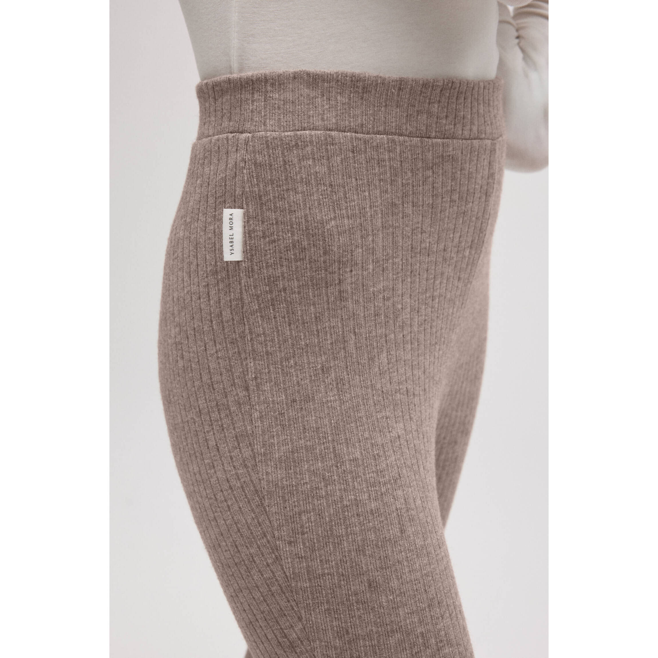 Pantaloni svasati in maglia a coste marroni