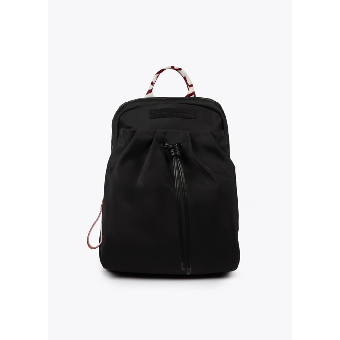 Zaino in nylon con spalline logo a contrasto