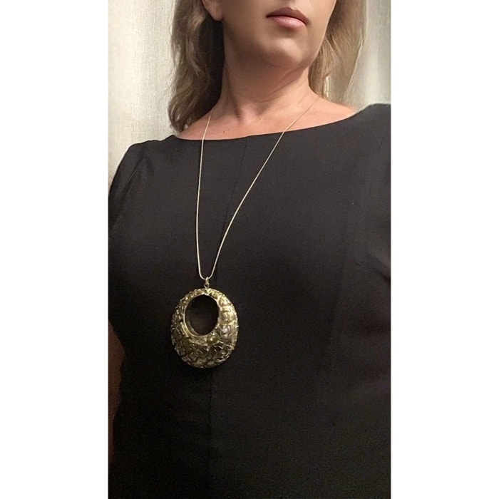 Collar largo Dentro del Laberinto resina dorado y latón chapado dorado