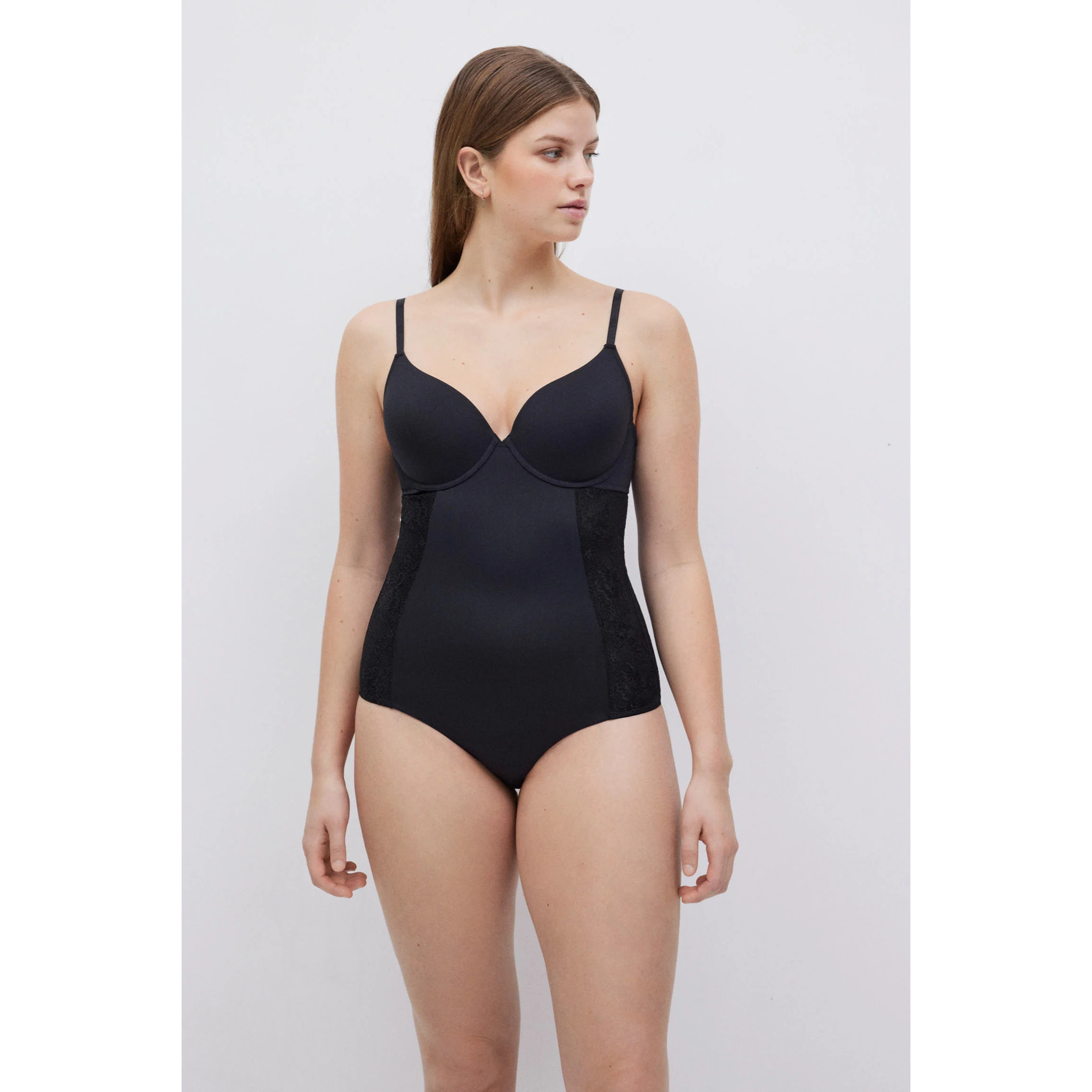 Body semi-compressivo in pizzo coppa C color carne
