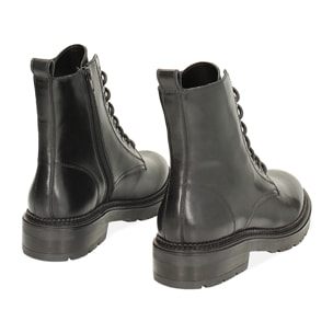 Bota negra de piel