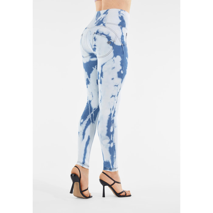 Jeans push up WR.UP® denim tie-dye blu e bianco a vita alta