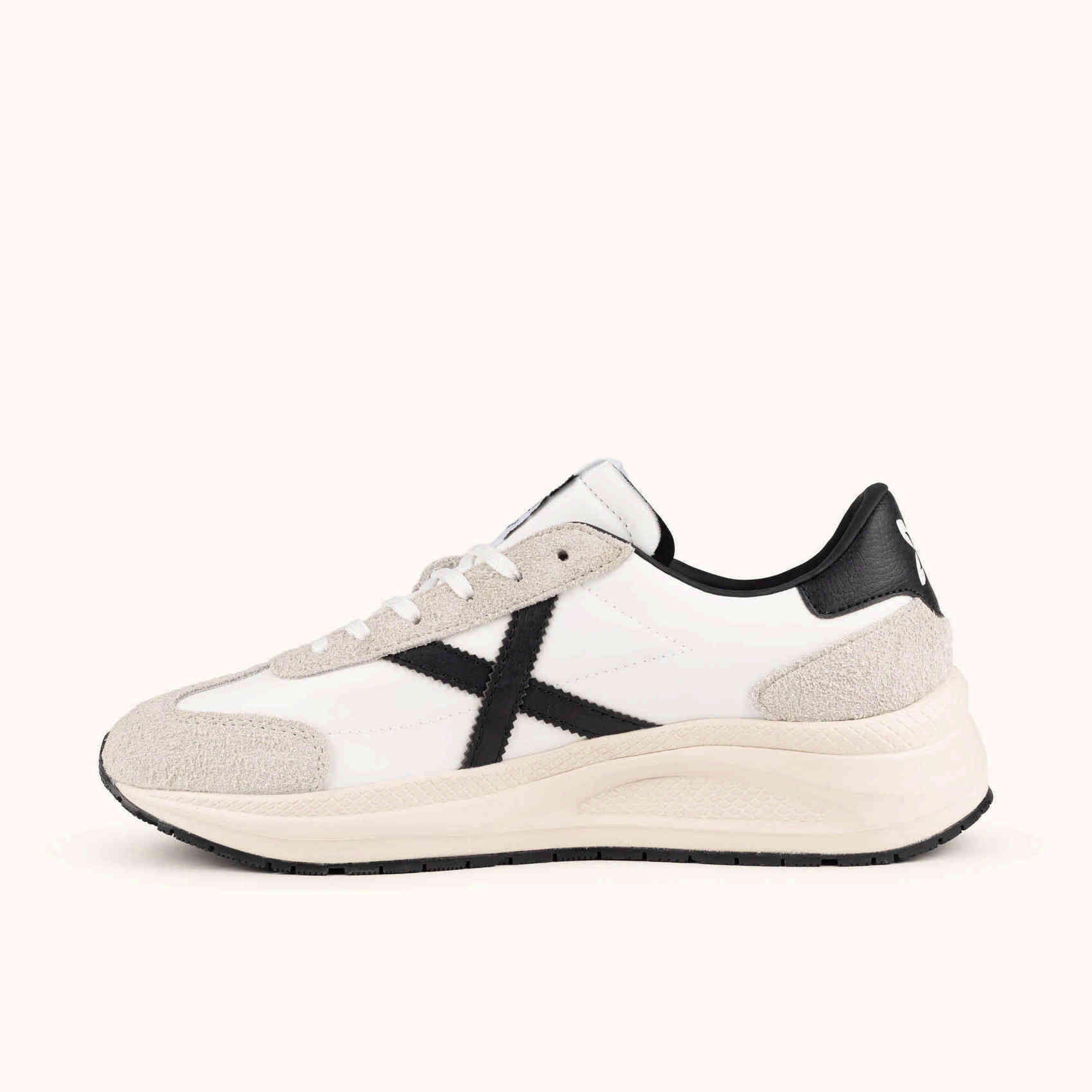 MUNICH AGORA 01 Zapatillas de estética urbana y técnica blancas y beige con detalles negros