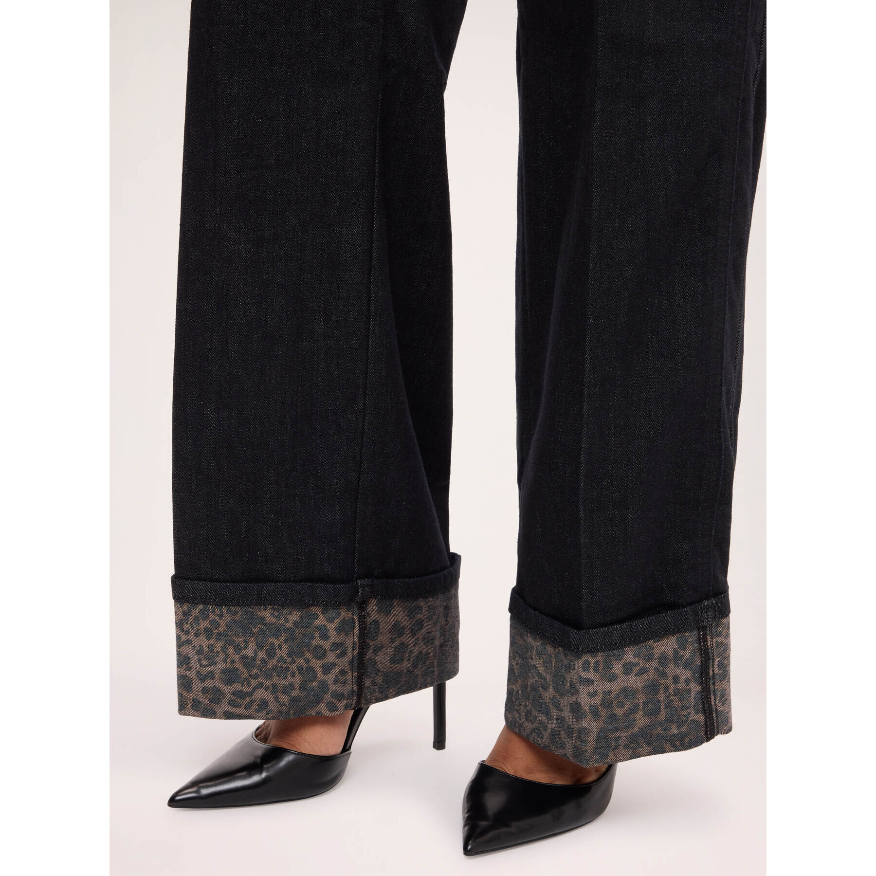 Fiorella Rubino - Jeans regular con vuelta animal print - Negro