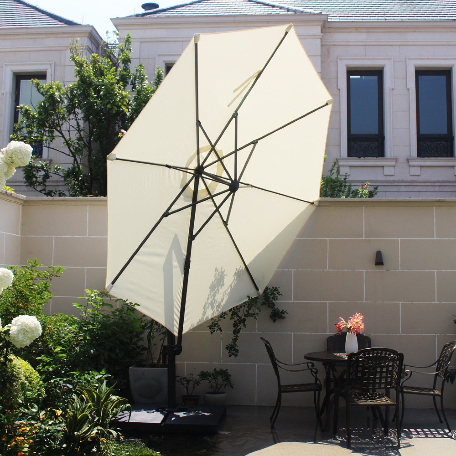 Parasol écru droit rond 3,5 x 3,5 m rotatif à 360 TARGA
