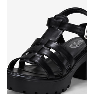 Sandalias cangrejeras negras con tacón y suela dentada