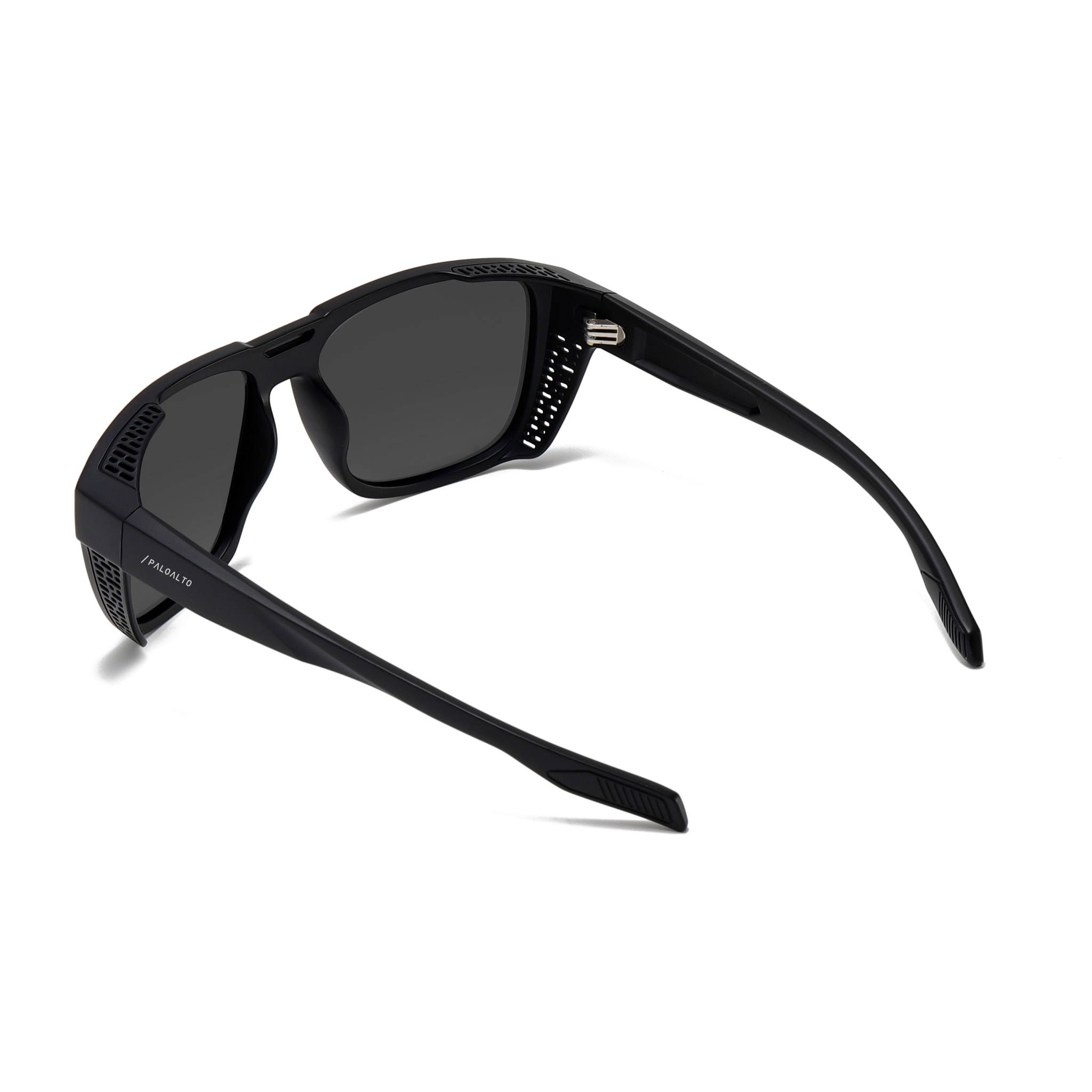 Gafas PALOALTO modelo WINGFOIL en color Montura negra mate con lentes polarizadas ahumadas.