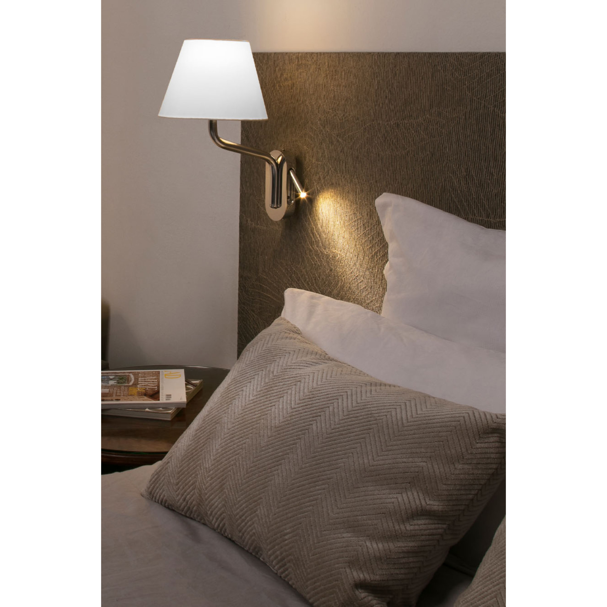 ETERNA Lampe applique avec lecteur gauche chrome/blanc