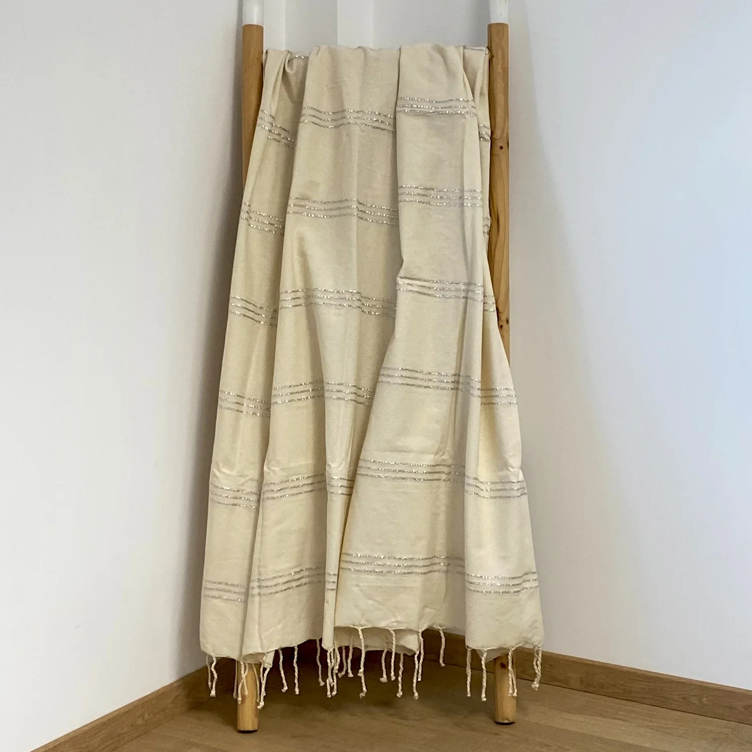 Fouta traditionnelle Isis Écru/Argent 100x200 190g/m²