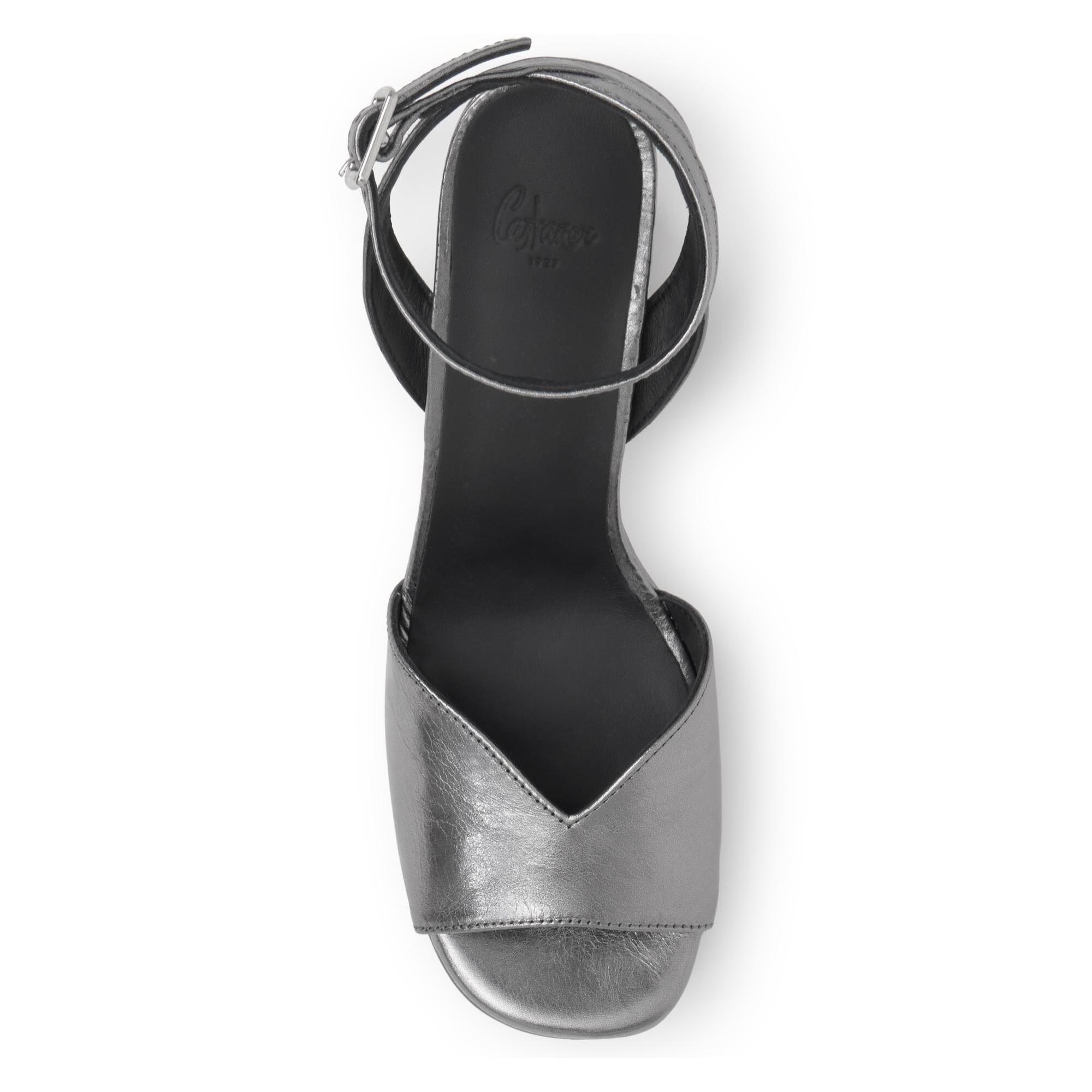 Sandalia de tacón Fibi en cuero metalizado con cierre de hebilla