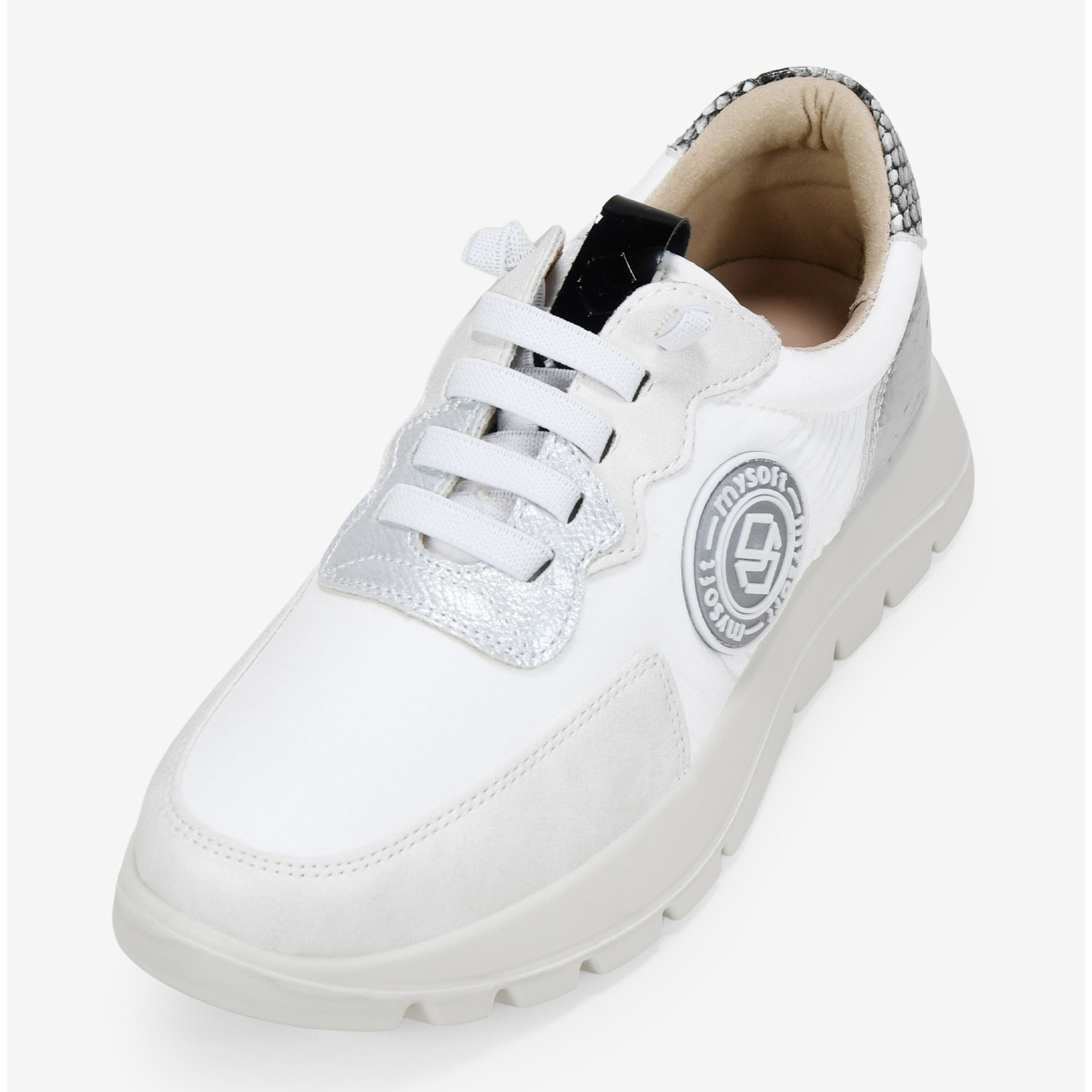 Zapatillas deportivas beige con cordones elásticos