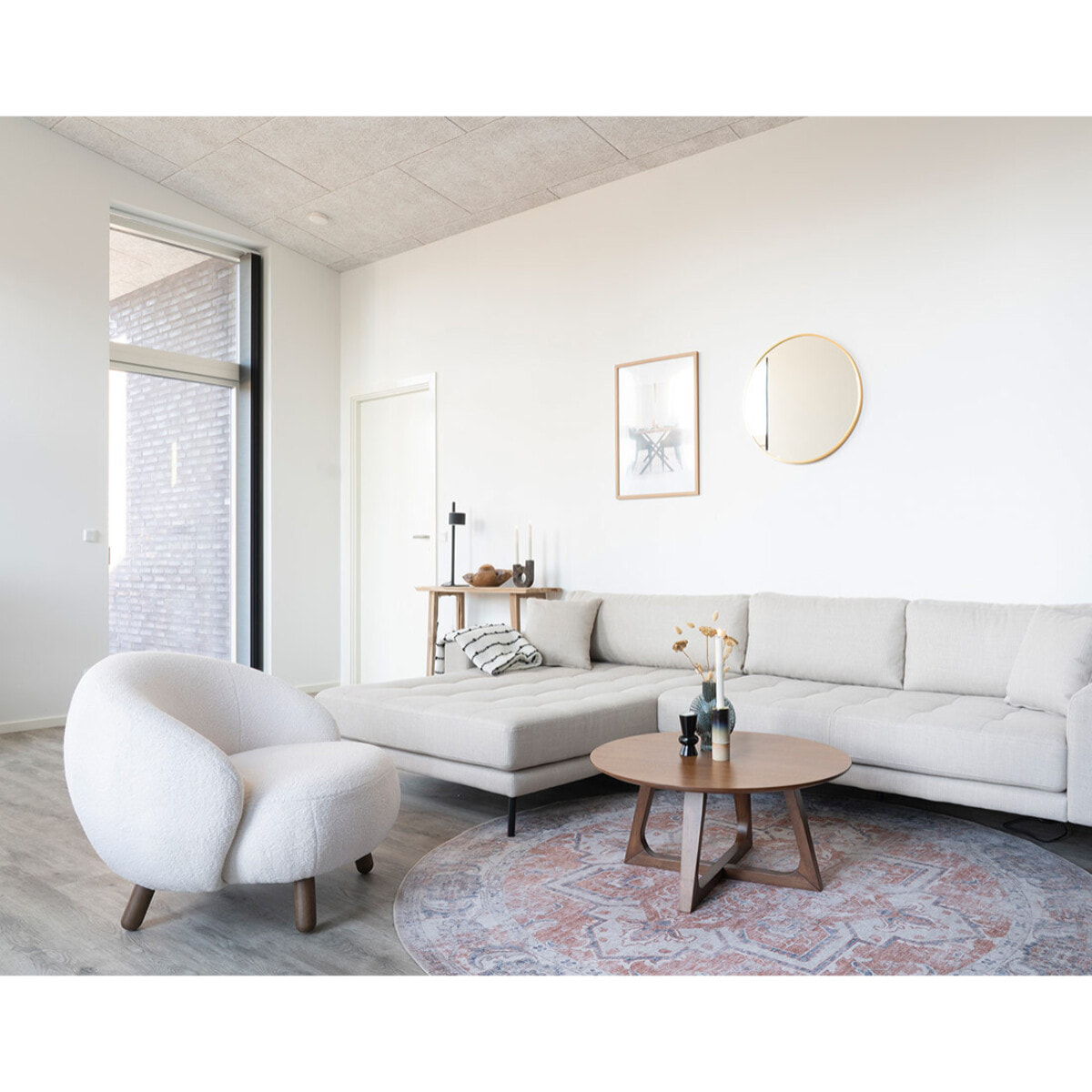 Nayeli - fauteuil avec pieds en bois d'hévéa - en tissu bouclette - Blanc