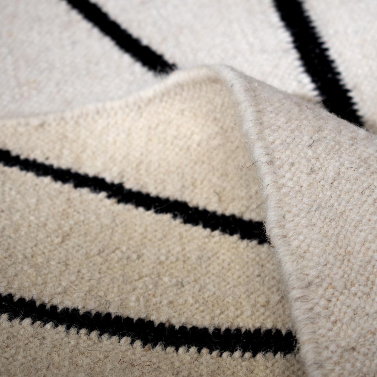 Tapis kilim Reversible Nihe tissé à la main en laine beige motif berbère