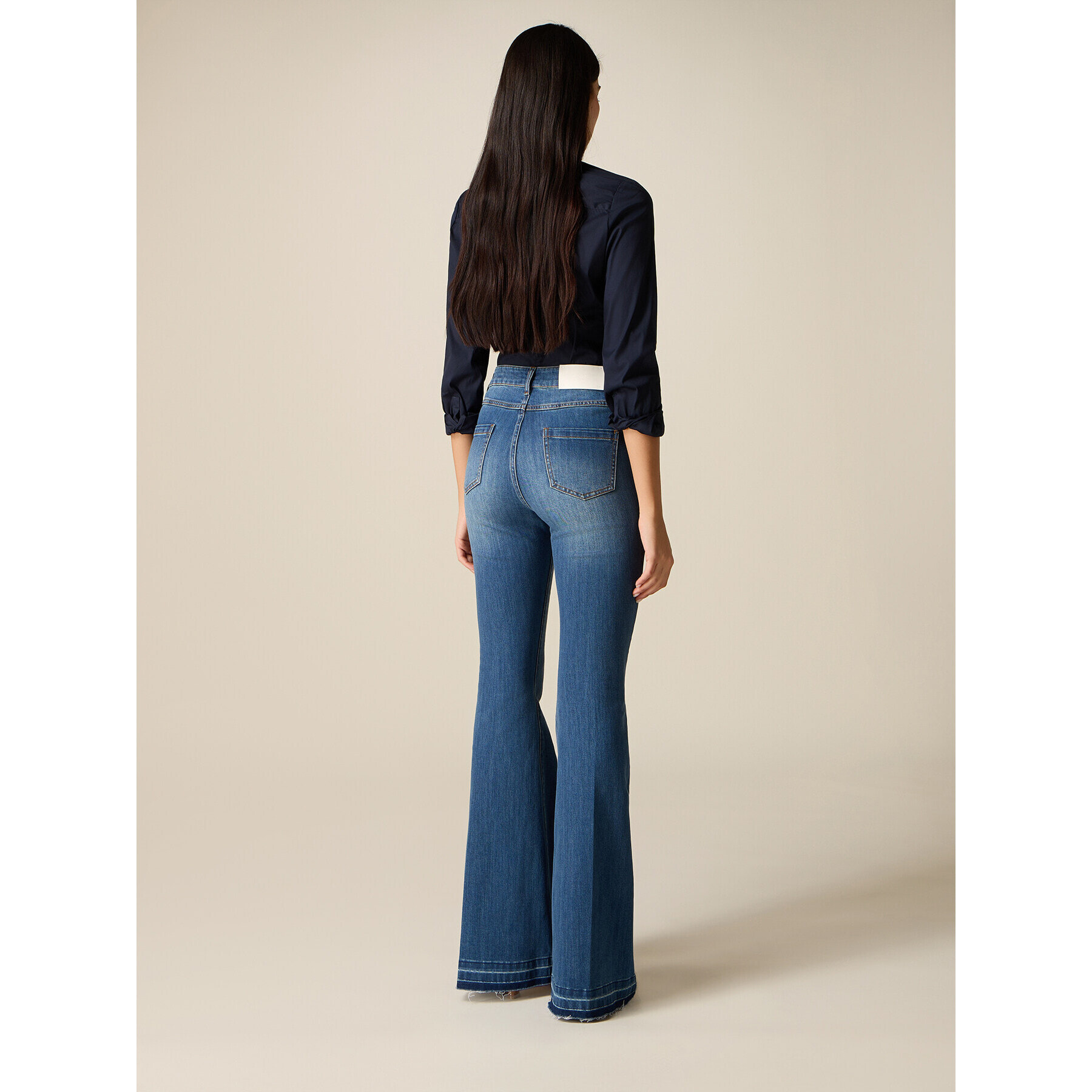 Oltre - Jeans flare con orlo sfrangiato - Blu