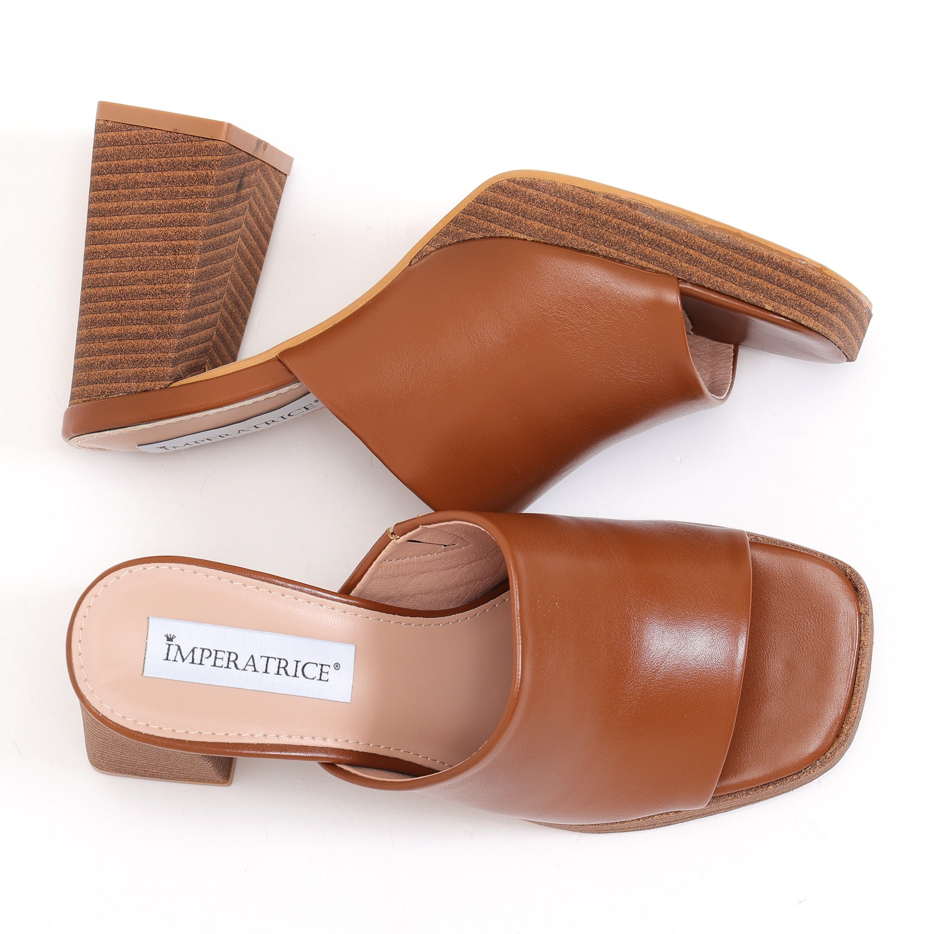 Sandali in simil pelle con tacco e zeppa in sughero