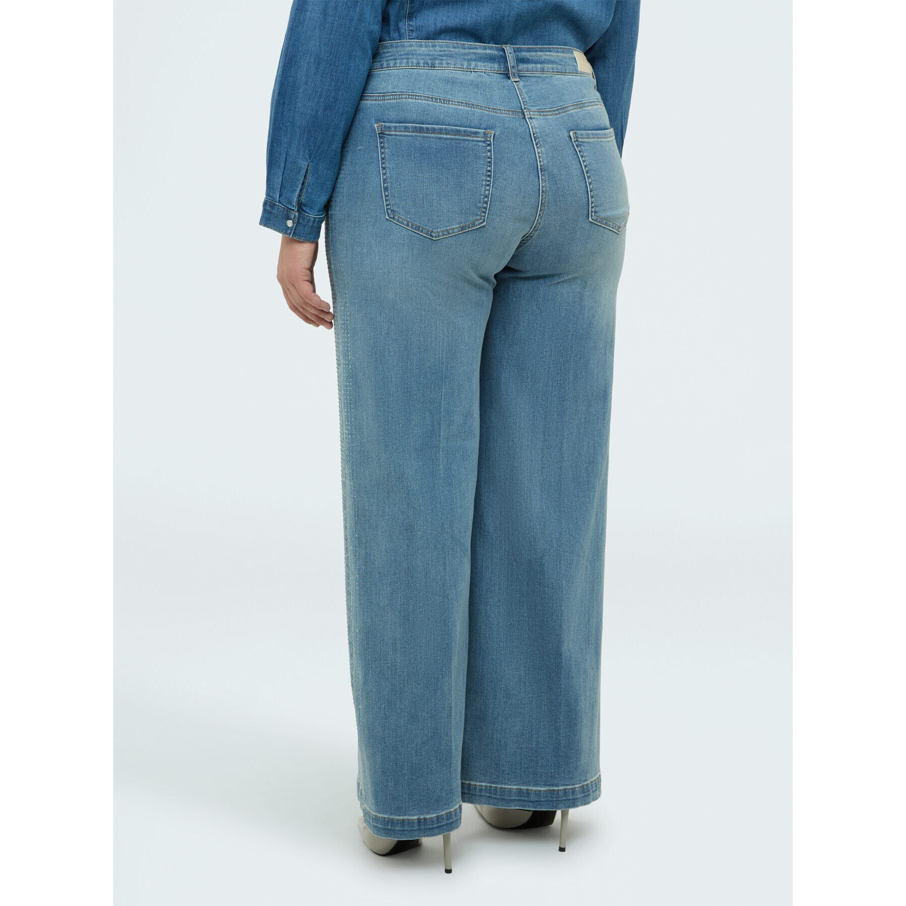 Fiorella Rubino - Jeans Wide Leg con applicazione floreale - Azzurro