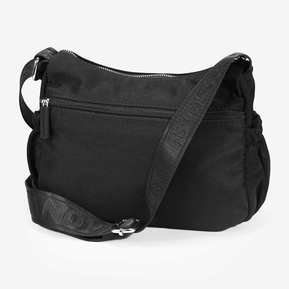 Bolso bandolera negro con cosido de corazones