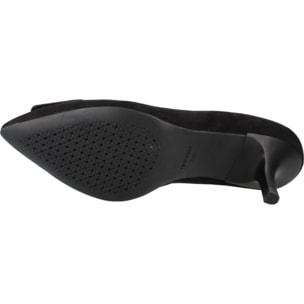 Salones Mujer de la marca GEOX  modelo D56YBC 00021 NEGRO