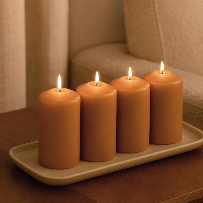 Set de 4 velas de cera en color caramelo ø5x10cm y 25h de combustión