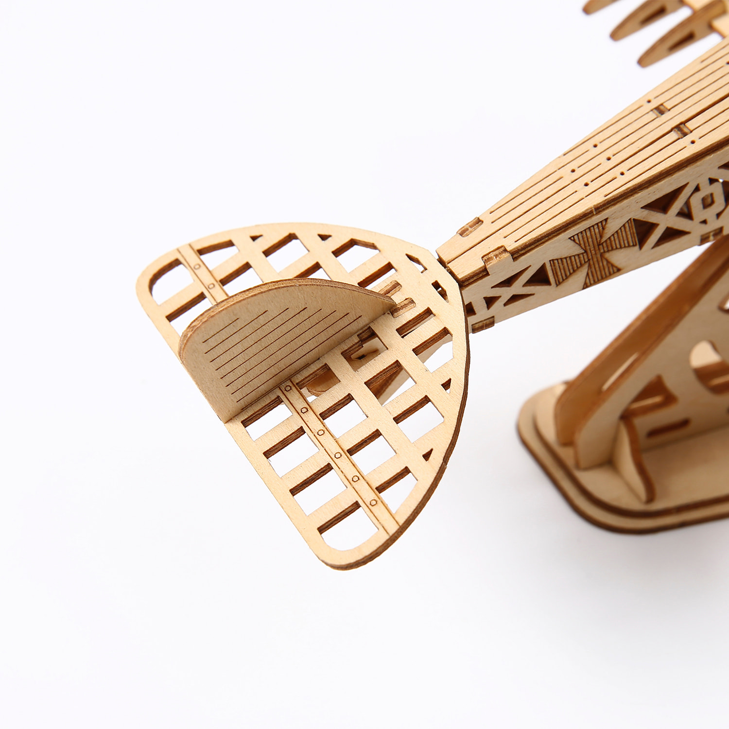 Modello in legno 3D, design di un aereoplanino con movimento meccanico. 105 pezzi.