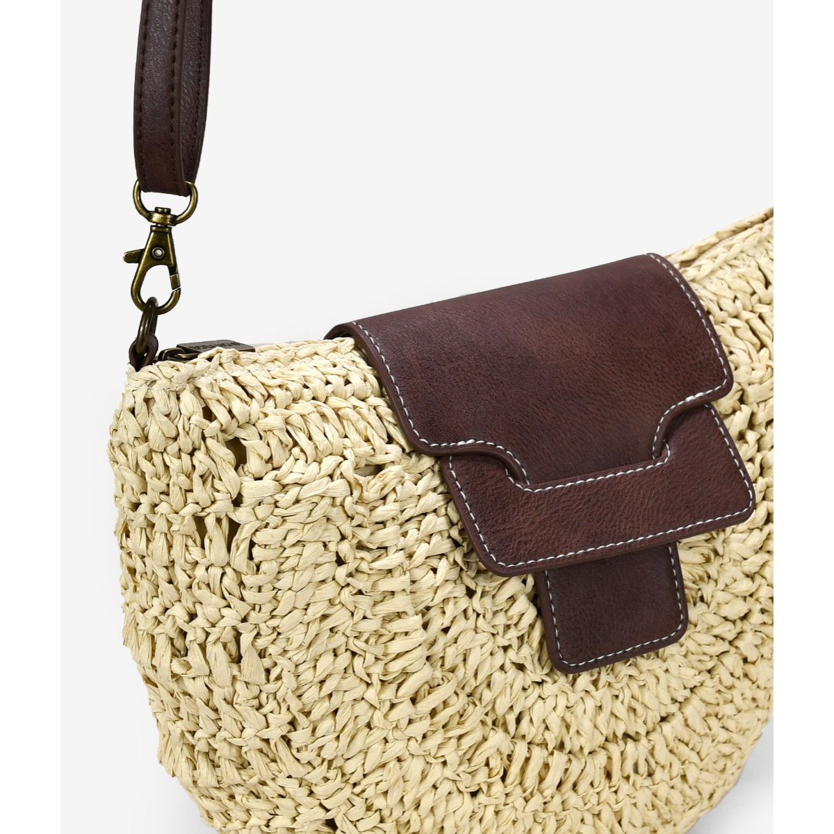 Bolso de rafia beige con solapa