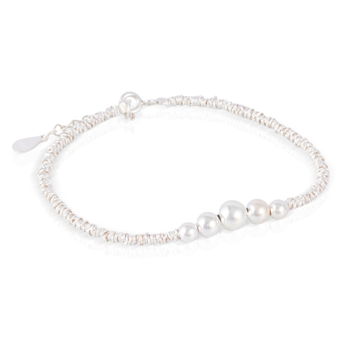 Pulsera de plata con diseño de cuentas en plata de ley 925 con cierre de resorte.