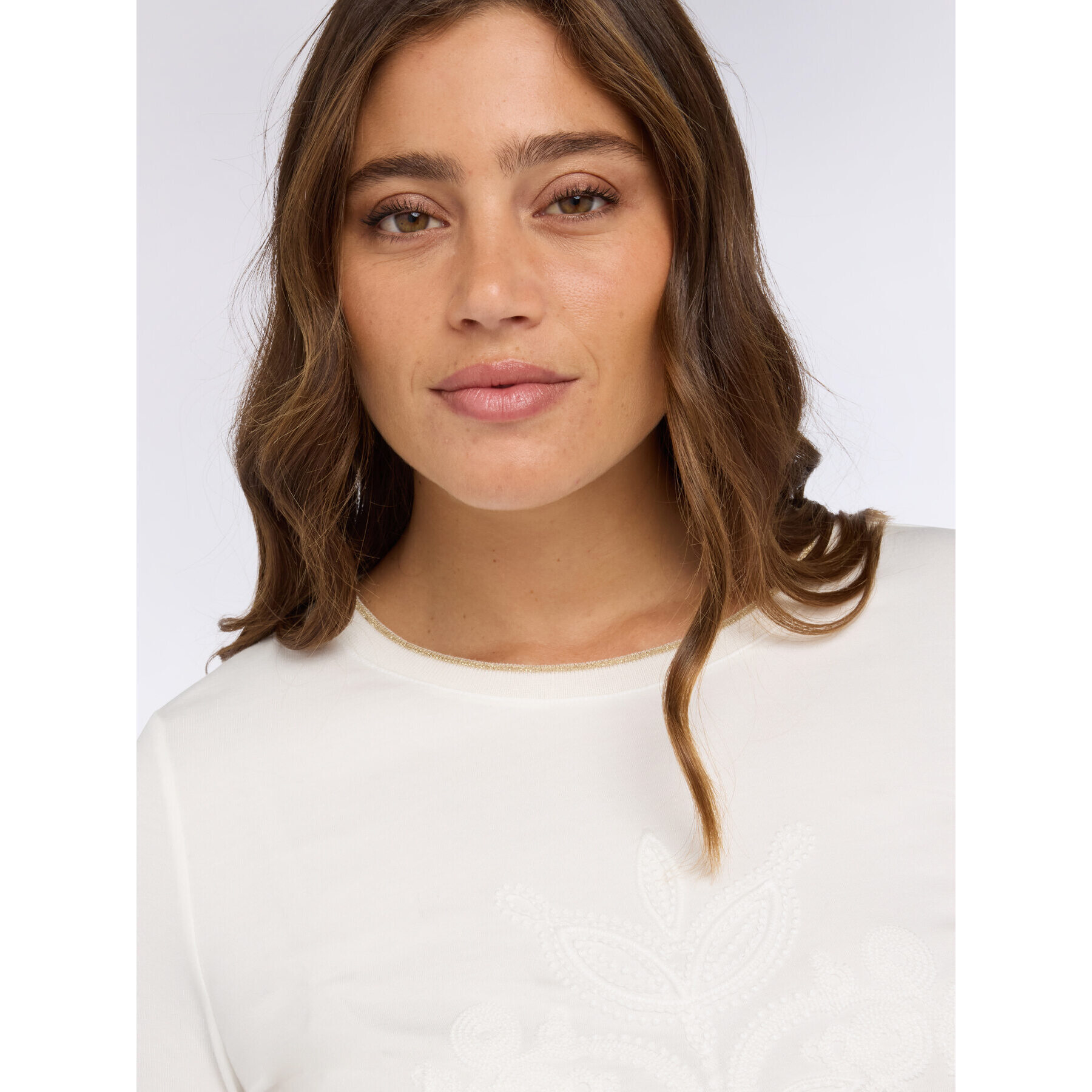 Fiorella Rubino - T-shirt in jersey con ricamo tono su tono maniche tre quarti - Bianco