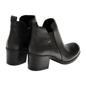 Tronchetto in vera pelle con tacco comodo e fascia elastica