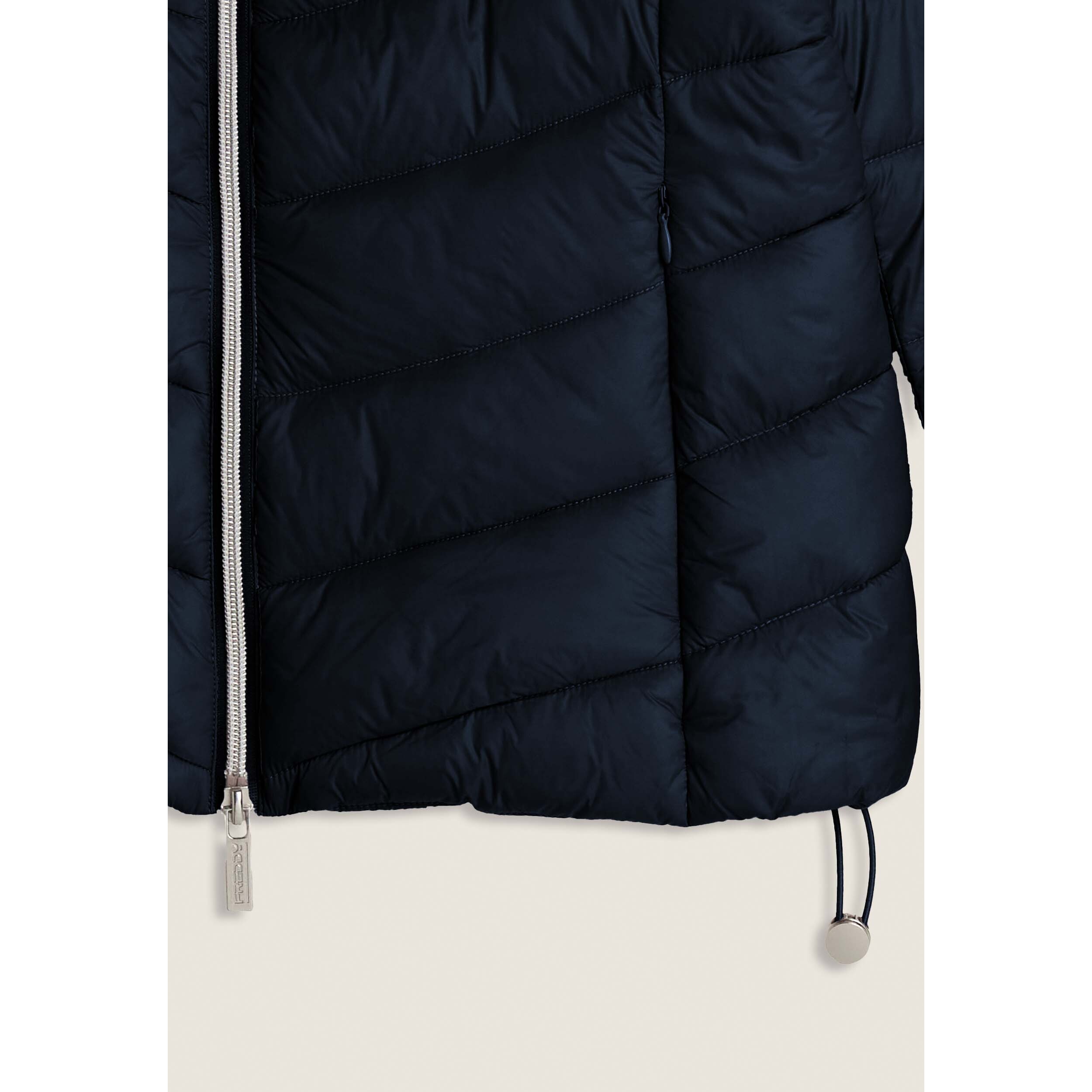 Piumino donna trapuntato con collo alto e finitura lucida