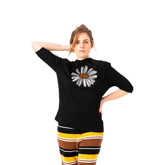 Mamatayoe Paint Brush. Camiseta de Manga Tres Cuartos para Mujer de Color Negro con Detalles Bordados para Otoño Invierno. Top de Punto Roma con Cuello Redondo, Original y Elegante.