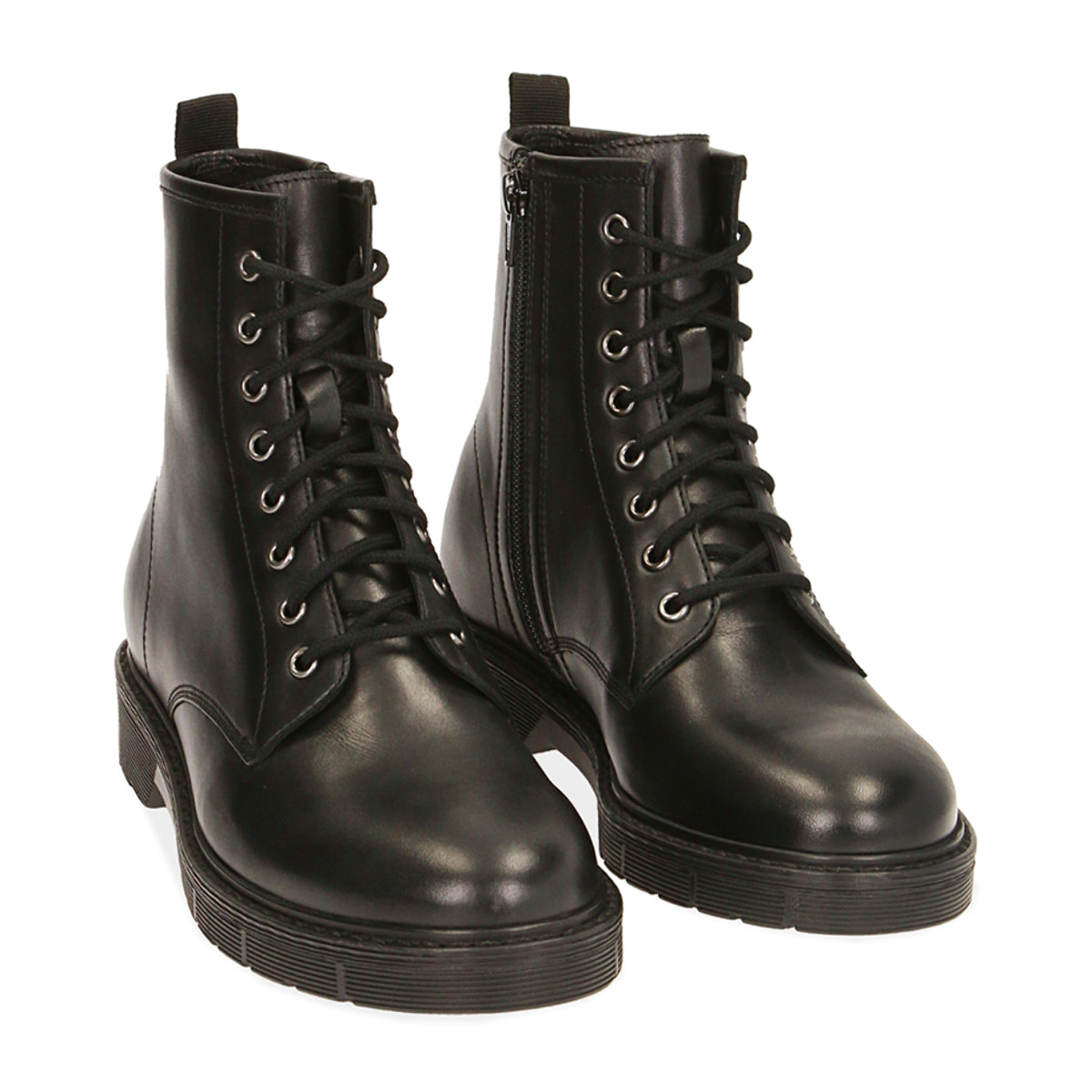 Anfibi neri in pelle con gambale basso