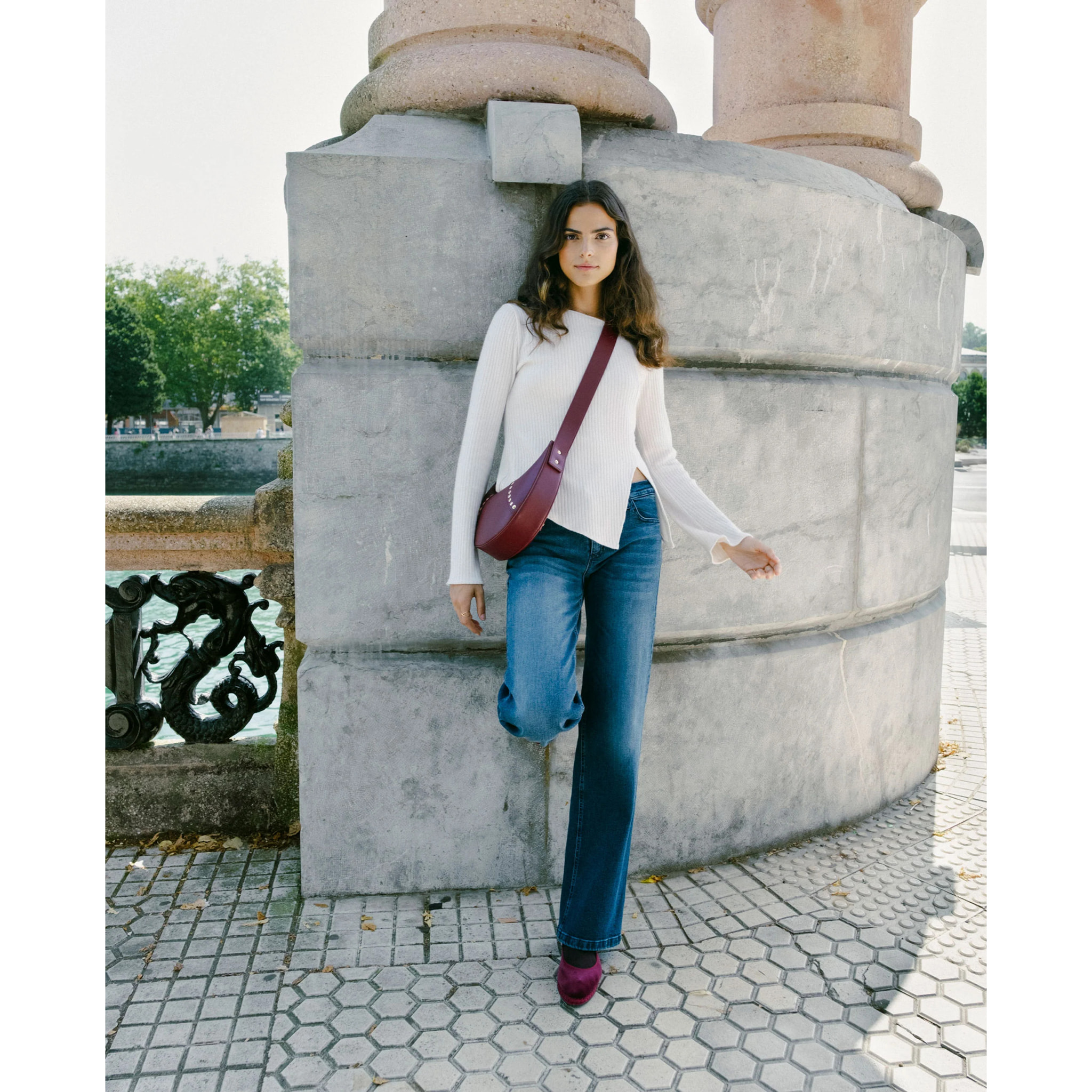 Top asimétrico con mangas largas