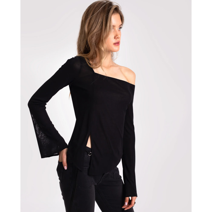 Top de manga larga con asimetrías