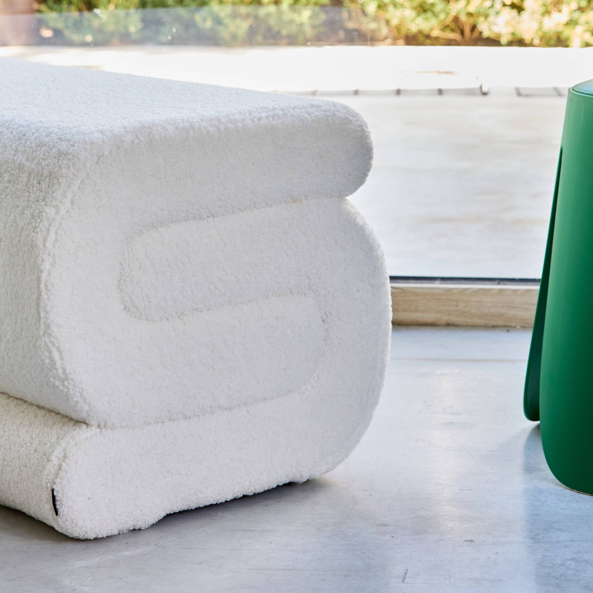 Tabouret / pouf design revêtement bouclette crème 1 place L 43 x P 47 x H 44cm - Sasha