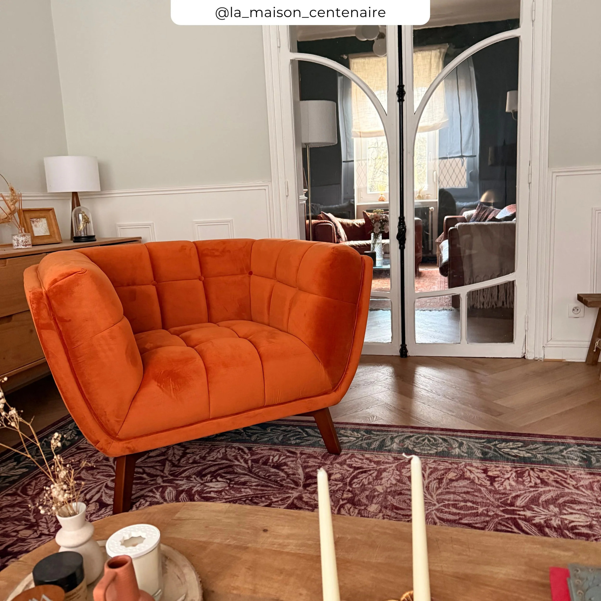 Fauteuil en velours orange curcuma - Mona